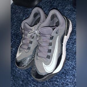 Nike Kids Sneakers in Gray and Black